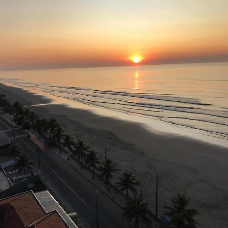 Mongagua Com Vista Para O Mar Pe Na Areia Exteriör bild
