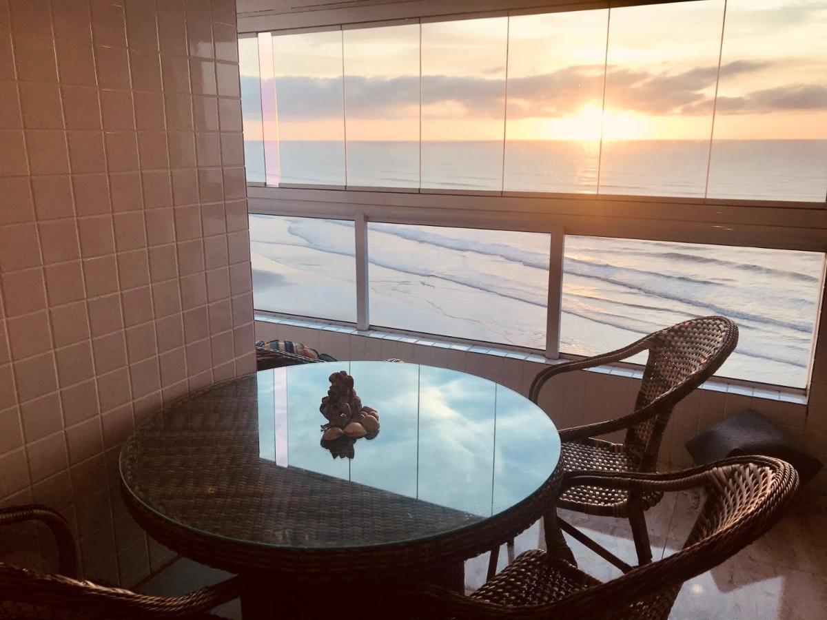 Mongagua Com Vista Para O Mar Pe Na Areia Exteriör bild
